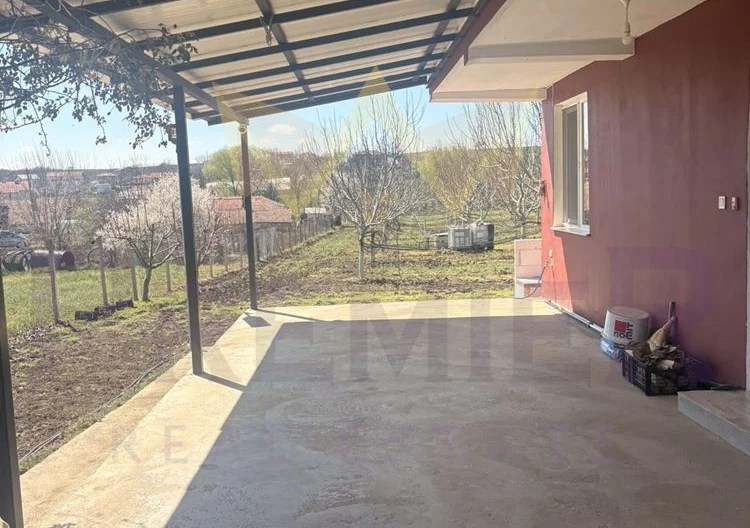 Просторна къща с 20 декара орехови насаждения със собствен водоизточник в с. Малка поляна -  - снимка 3 - Имоти Премиер