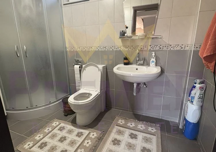 Просторна къща с 20 декара орехови насаждения със собствен водоизточник в с. Малка поляна -  - снимка 31 - Имоти Премиер