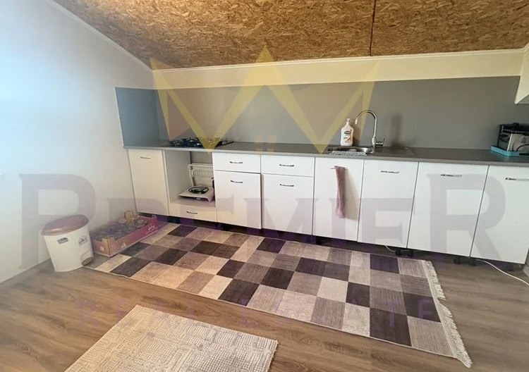 Просторна къща с 20 декара орехови насаждения със собствен водоизточник в с. Малка поляна -  - снимка 36 - Имоти Премиер