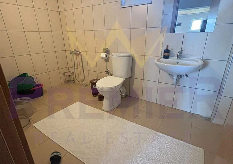 Просторна къща с 20 декара орехови насаждения със собствен водоизточник в с. Малка поляна -  - снимка 40 - Имоти Премиер