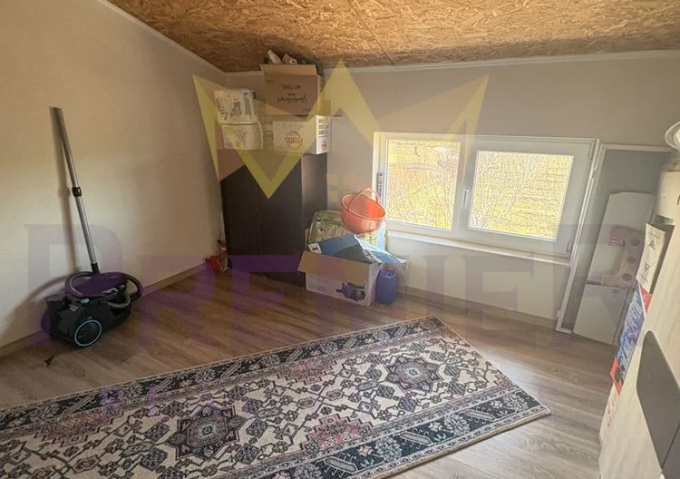 Просторна къща с 20 декара орехови насаждения със собствен водоизточник в с. Малка поляна -  - снимка 41 - Имоти Премиер