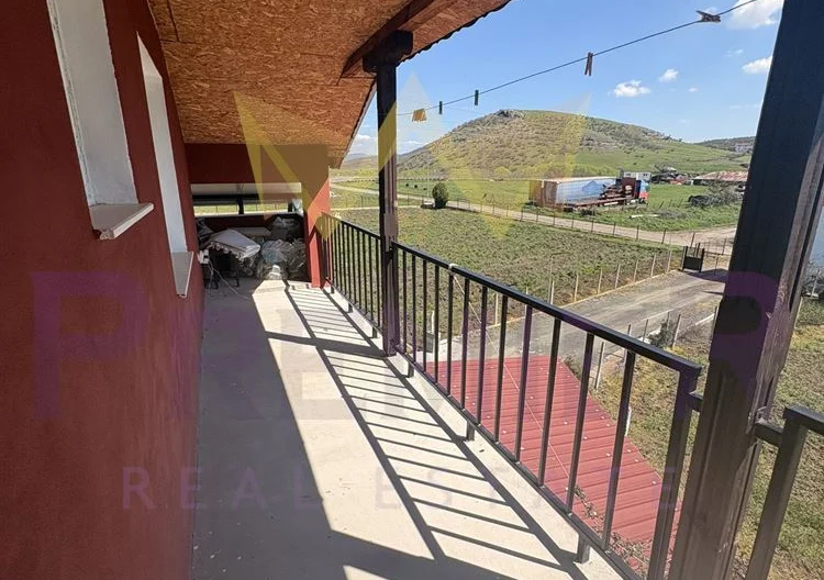 Просторна къща с 20 декара орехови насаждения със собствен водоизточник в с. Малка поляна -  - снимка 44 - Имоти Премиер