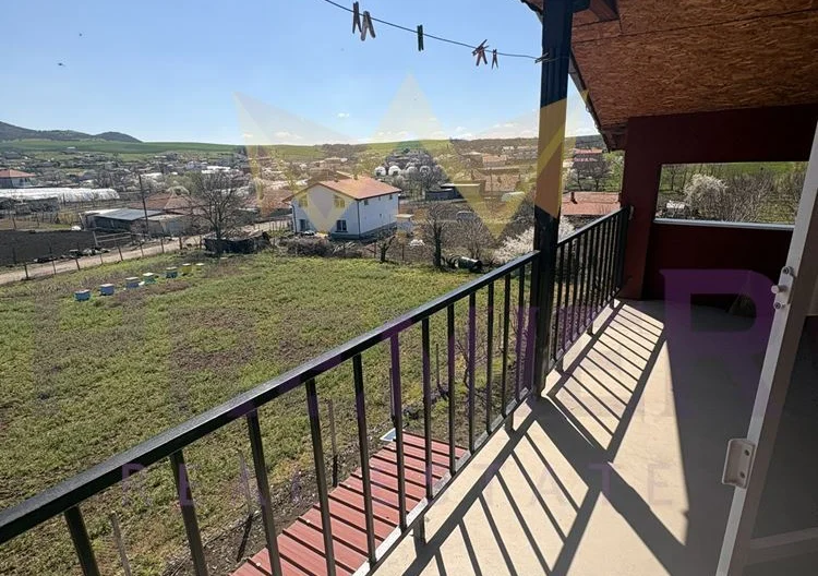 Просторна къща с 20 декара орехови насаждения със собствен водоизточник в с. Малка поляна -  - снимка 45 - Имоти Премиер