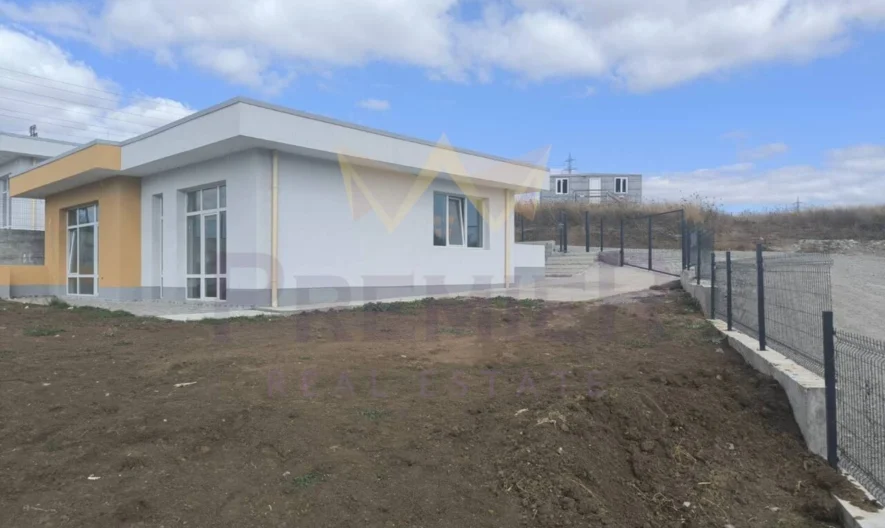 Просторна къща за постоянно живеене или ваканционен дом в с. Черни връх -  - снимка 3 - Имоти Премиер