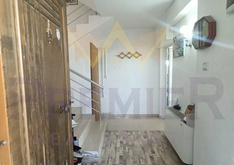 Просторна триетажна къща с морска панорама в Свети Влас - - снимка 16 - Имоти Премиер