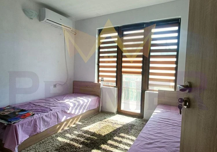 Просторна триетажна къща с морска панорама в Свети Влас - - снимка 18 - Имоти Премиер