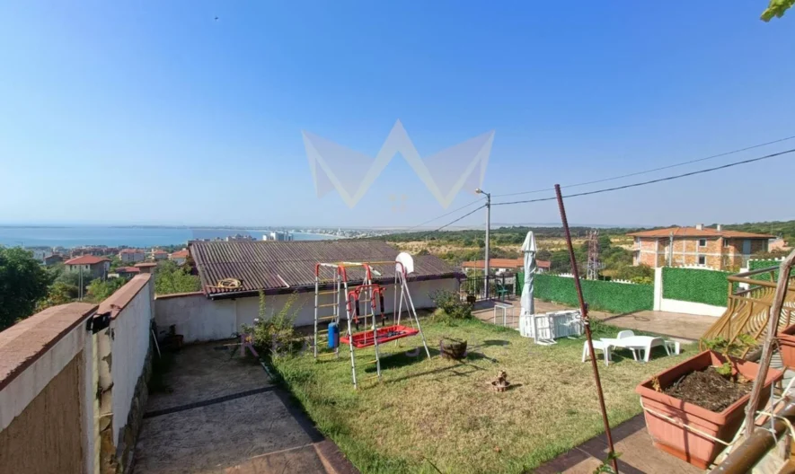 Просторна триетажна къща с морска панорама в Свети Влас -  - снимка 2 - Имоти Премиер