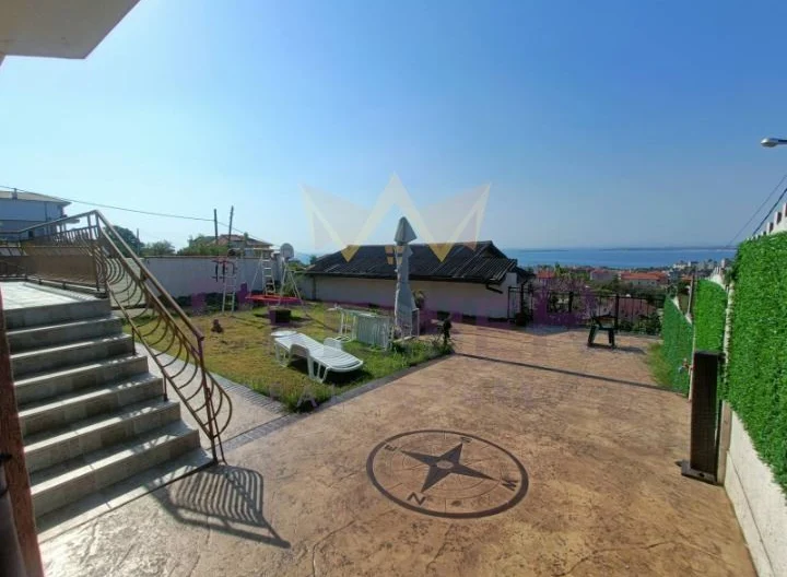 Просторна триетажна къща с морска панорама в Свети Влас -  - снимка 3 - Имоти Премиер