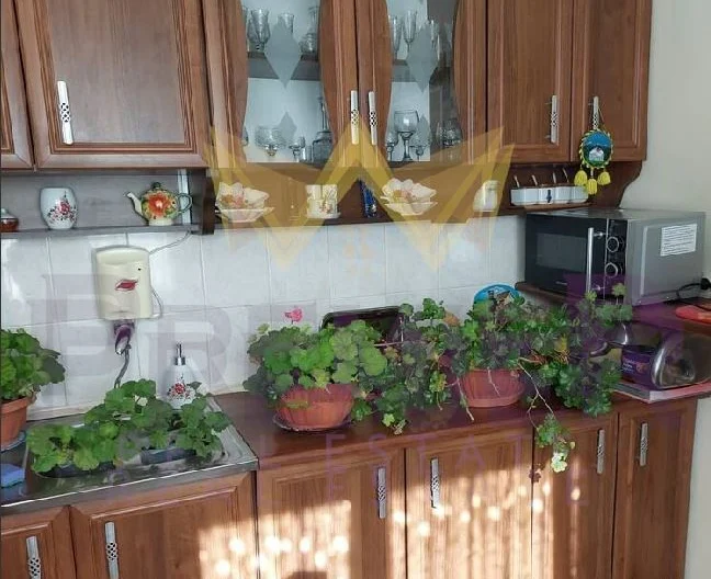 Просторна триетажна къща в гр. Бяла. - - снимка 10 - Имоти Премиер