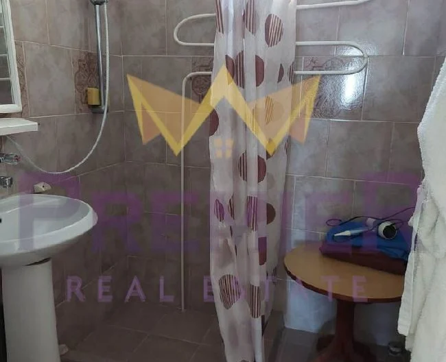 Просторна триетажна къща в гр. Бяла. -  - снимка 14 - Имоти Премиер