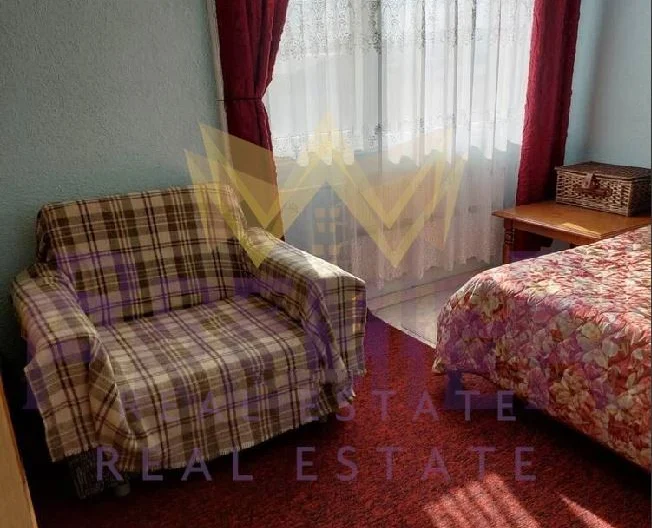 Просторна триетажна къща в гр. Бяла. -  - снимка 7 - Имоти Премиер