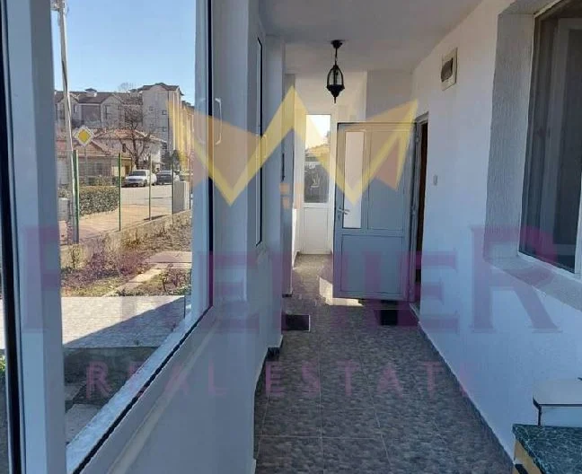 Просторна триетажна къща в гр. Бяла. - - снимка 8 - Имоти Премиер