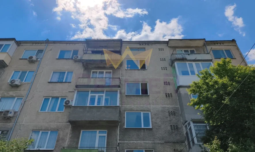 🏡 ПРОСТОРНАЯ ЧЕТЫРЁХКОМНАТНАЯ КВАРТИРА ПО ЦЕНЕ, КОТОРАЯ ВСТРЕЧАЕТСЯ ВСЁ РЕЖЕ! Г. ДЕВНЯ -  - снимка 10 - Имоти Премиер