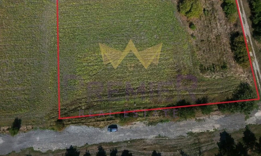 REGULIERTES GRUNDSTÜCK IN DEM DORF SENOKOS – 4.608 QM | 80 M STRASSENFRONT - - snimka 2 - Imoti Premier