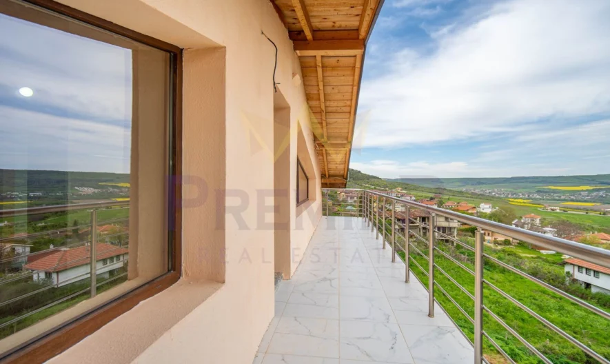 Renoviertes Haus im Dorf Rogatschewo mit Panoramablick aufs Meer! - - snimka 5 - Imoti Premier