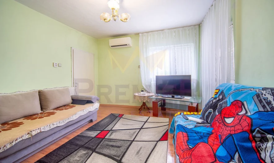 Реновирана къща с гараж и лятна кухня - - снимка 11 - Имоти Премиер