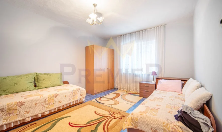 Реновирана къща с гараж и лятна кухня - - снимка 13 - Имоти Премиер