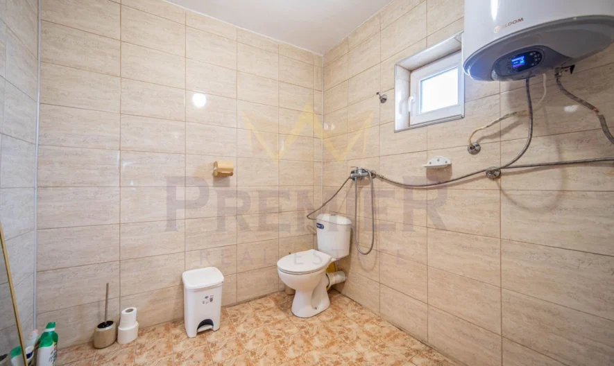 Реновирана къща с гараж и лятна кухня - - снимка 14 - Имоти Премиер