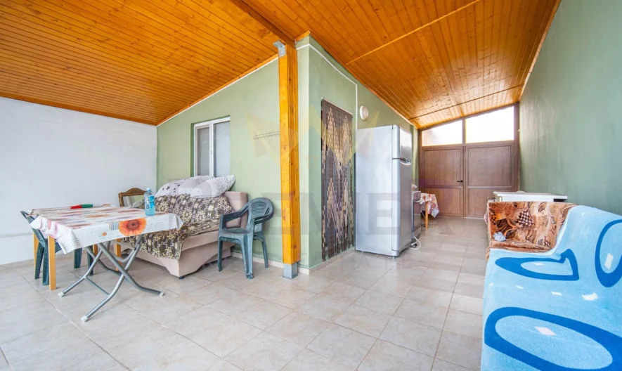 Реновирана къща с гараж и лятна кухня - - снимка 16 - Имоти Премиер