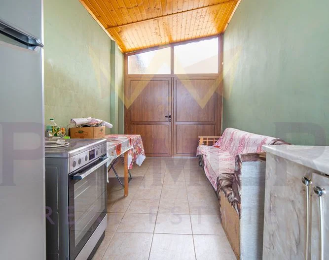 Реновирана къща с гараж и лятна кухня - - снимка 17 - Имоти Премиер