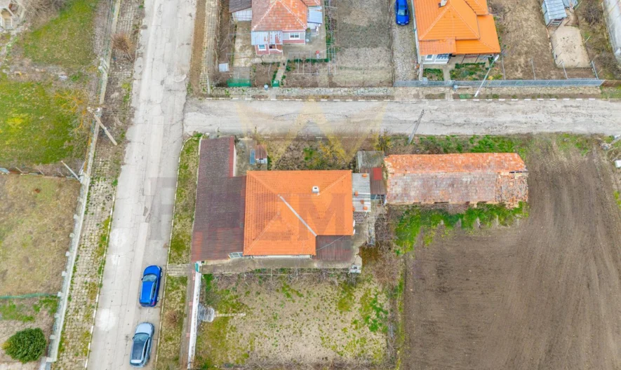 Реновирана къща с гараж и лятна кухня - - снимка 18 - Имоти Премиер