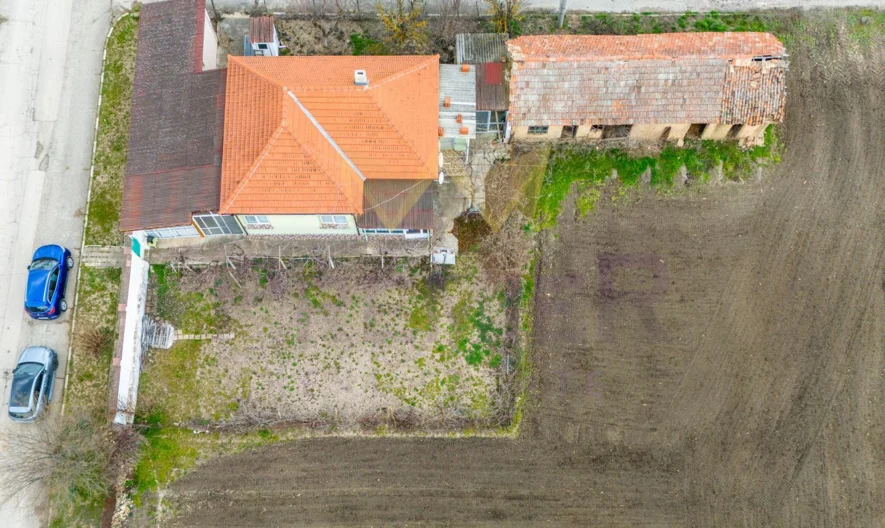 Реновирана къща с гараж и лятна кухня - - снимка 2 - Имоти Премиер