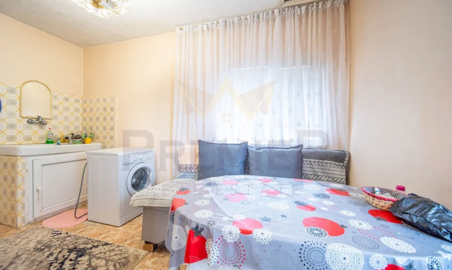 Реновирана къща с гараж и лятна кухня - - снимка 5 - Имоти Премиер