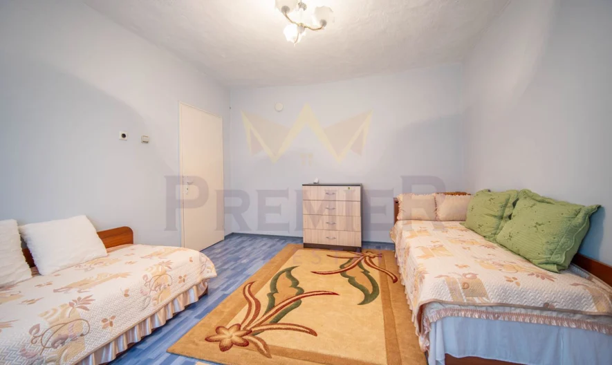 Реновирана къща с гараж и лятна кухня - - снимка 9 - Имоти Премиер