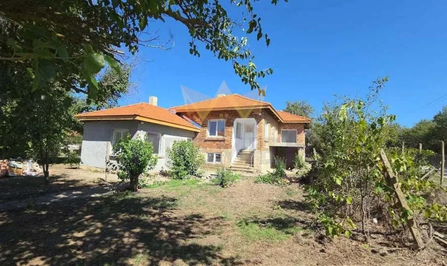 Реновирана къща в село Червенци -  - снимка 1 - Имоти Премиер