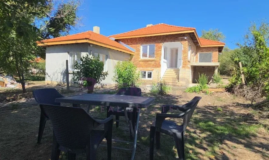 Реновирана къща в село Червенци -  - снимка 3 - Имоти Премиер