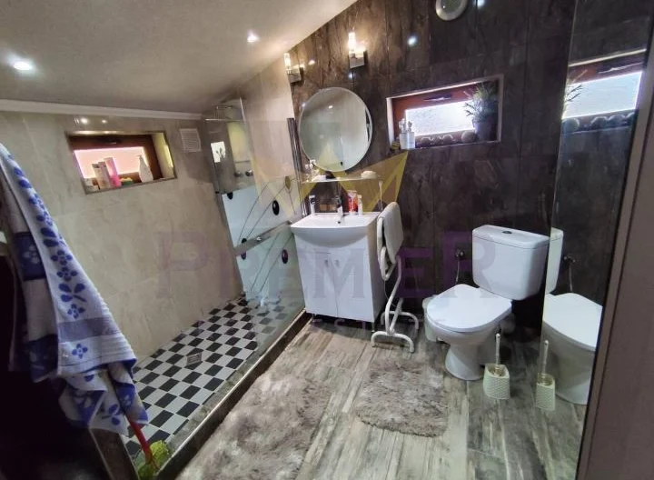 Самостоятелна двуетажна къща с голям двор в с. Порой - - снимка 11 - Имоти Премиер