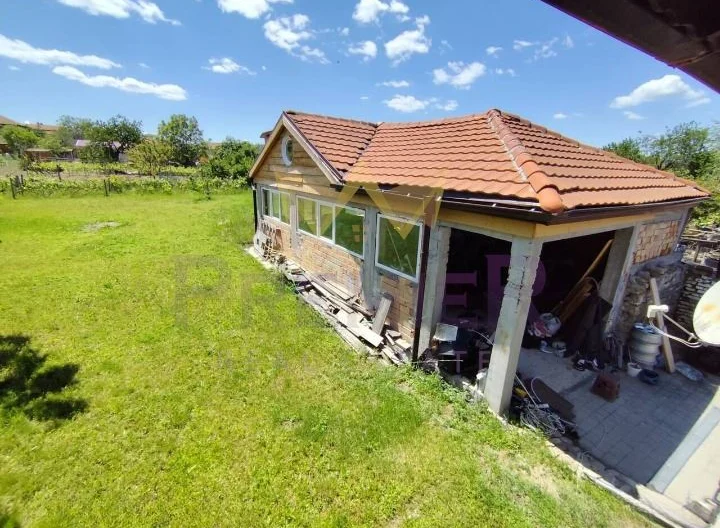 Самостоятелна двуетажна къща с голям двор в с. Порой - - снимка 12 - Имоти Премиер