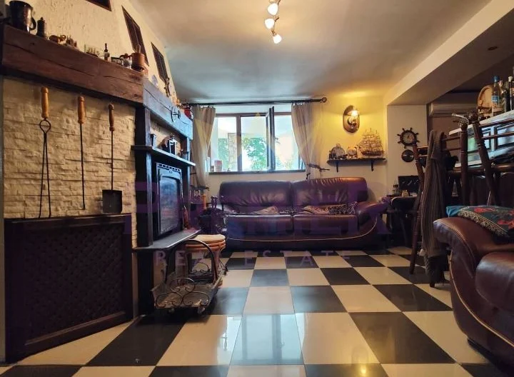 Самостоятелна двуетажна къща с голям двор в с. Порой - - снимка 3 - Имоти Премиер