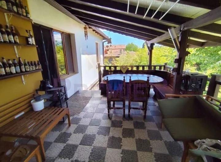 Самостоятелна двуетажна къща с голям двор в с. Порой - - снимка 4 - Имоти Премиер