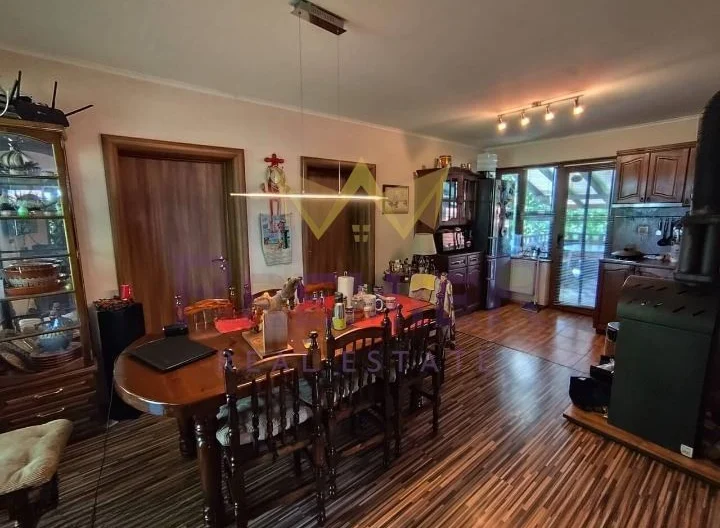 Самостоятелна двуетажна къща с голям двор в с. Порой - - снимка 7 - Имоти Премиер