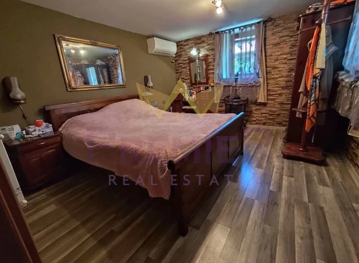 Самостоятелна двуетажна къща с голям двор в с. Порой - - снимка 8 - Имоти Премиер