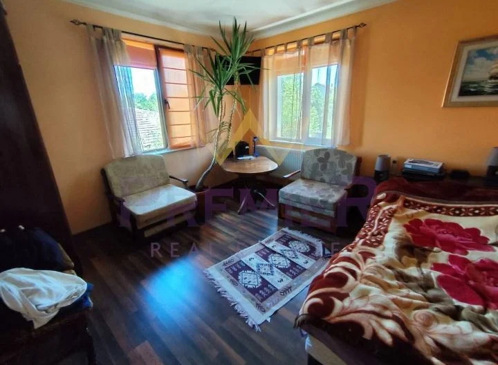 Самостоятелна двуетажна къща с голям двор в с. Порой - - снимка 9 - Имоти Премиер