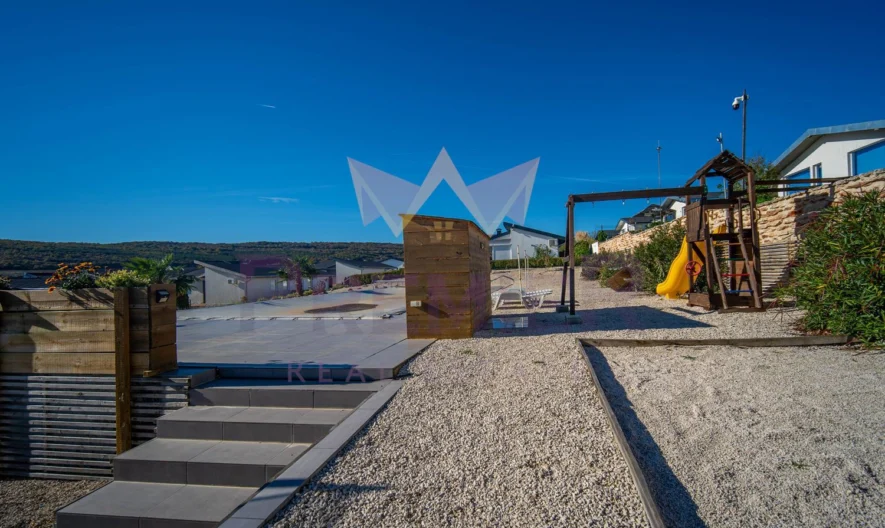 Самостоятелна едноетажна къща тип близнак с двор в затворен комплекс с морска панорама до с. Кранево -  - снимка 16 - Имоти Премиер