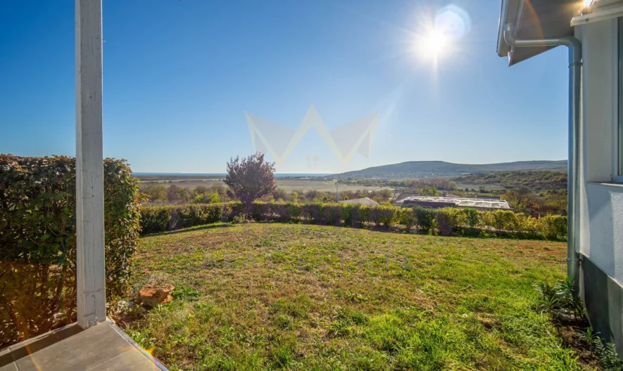 Самостоятелна едноетажна къща тип близнак с двор в затворен комплекс с морска панорама до с. Кранево -  - снимка 3 - Имоти Премиер