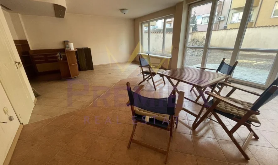 Самостоятелна къща с два гаража и двор в центъра на Пловдив -  - снимка 12 - Имоти Премиер