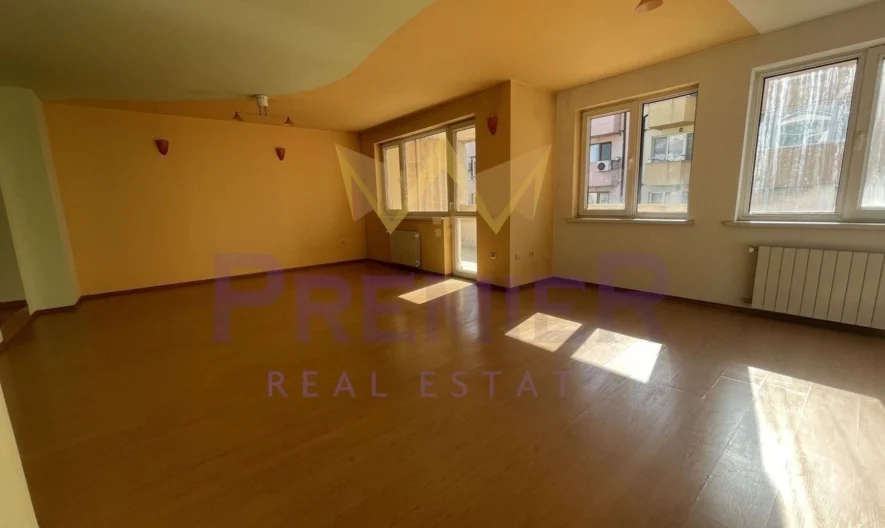 Самостоятелна къща с два гаража и двор в центъра на Пловдив -  - снимка 13 - Имоти Премиер