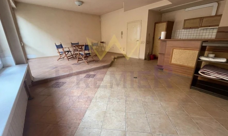 Самостоятелна къща с два гаража и двор в центъра на Пловдив -  - снимка 14 - Имоти Премиер