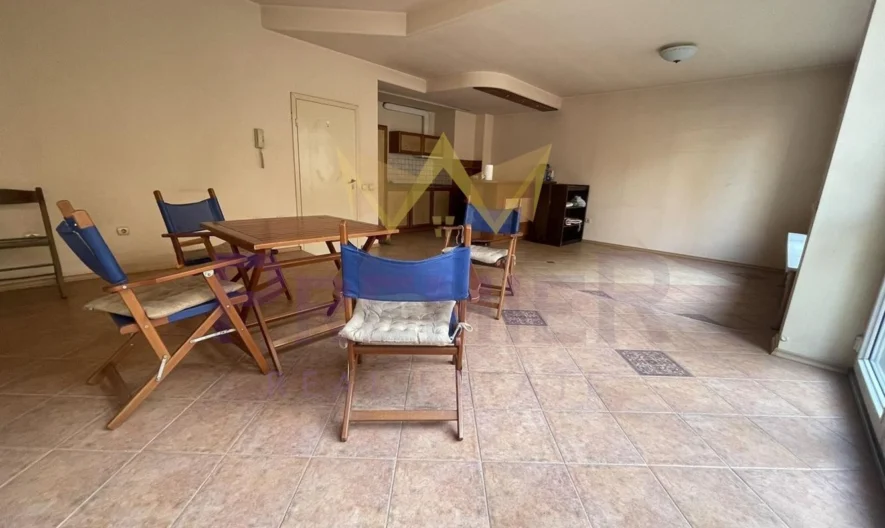 Самостоятелна къща с два гаража и двор в центъра на Пловдив -  - снимка 7 - Имоти Премиер