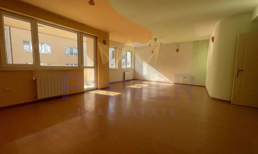 Самостоятелна къща с два гаража и двор в центъра на Пловдив -  - снимка 8 - Имоти Премиер