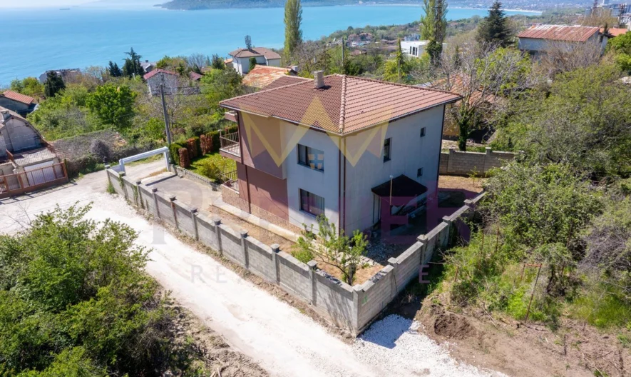Самостоятелна къща с морска панорама в м-т Св. Никола -  - снимка 1 - Имоти Премиер