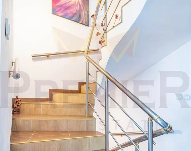 Самостоятелна къща с морска панорама в м-т Св. Никола -  - снимка 19 - Имоти Премиер