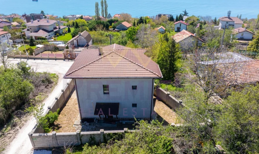 Самостоятелна къща с морска панорама в м-т Св. Никола -  - снимка 2 - Имоти Премиер