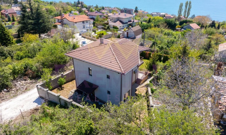 Самостоятелна къща с морска панорама в м-т Св. Никола -  - снимка 3 - Имоти Премиер