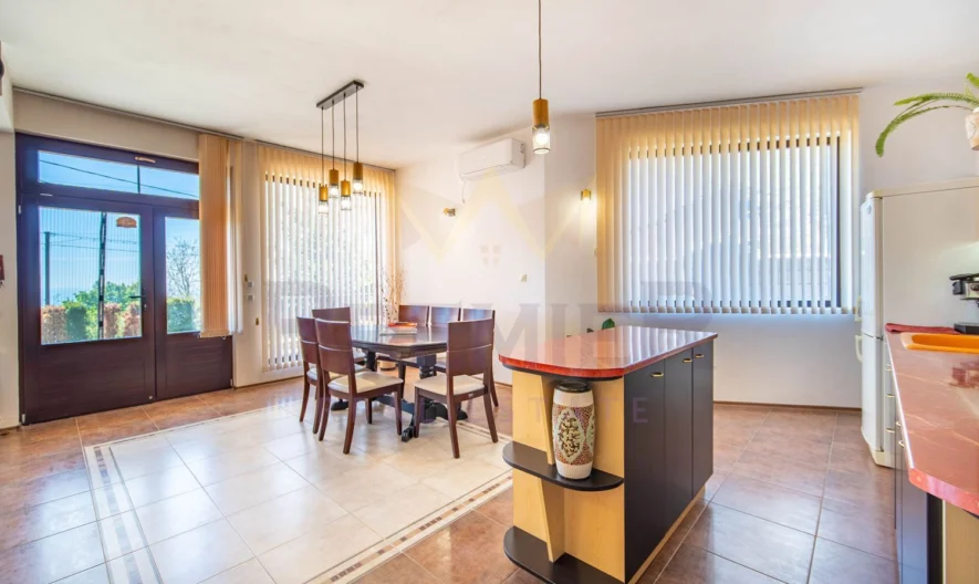 Самостоятелна къща с морска панорама в м-т Св. Никола -  - снимка 9 - Имоти Премиер