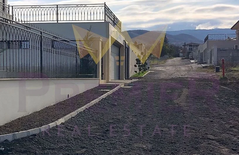 Самостоятелна къща в с. Белащица, обл. Пловдив - - снимка 11 - Имоти Премиер